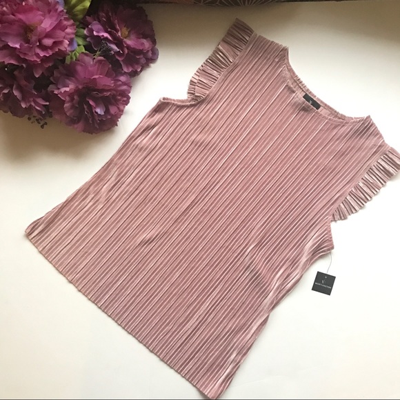 NWT Crushed velvet top with ruffle shoulder - Picture 2 of 8